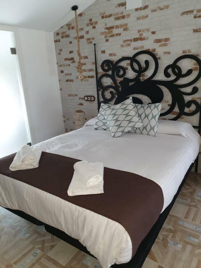 Apartamentos Hostal Cabanas Carboneras de Guadazaon Luaran gambar